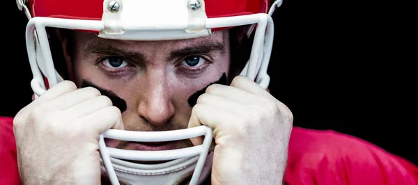 Spieler hält sich am Helm fest — Stockfoto