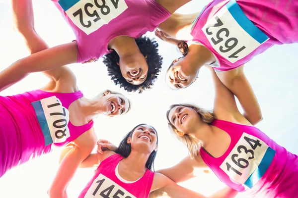 Corredores de apoio maratona câncer de mama — Fotografia de Stock