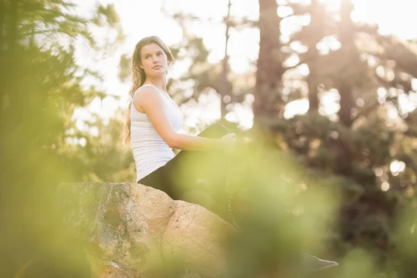 Ung jogger kigger væk - Stock-foto