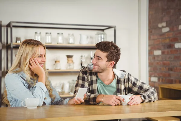 Hipsters sitting and talking — Stock Photo, Image