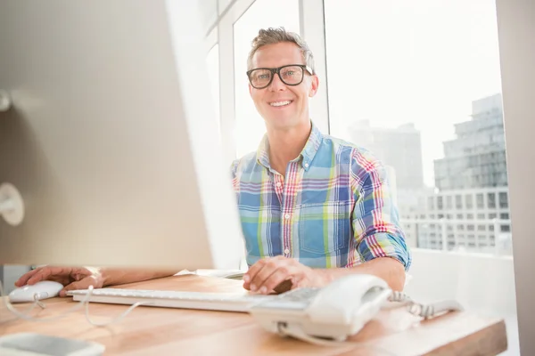 Zakenman werken met computer — Stockfoto