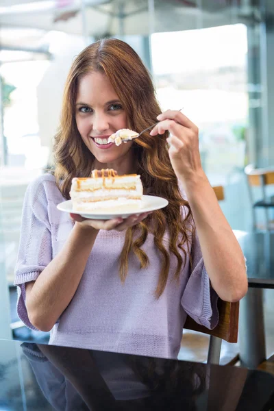 Pretty brunette enjoying a cake — Stock Photo, Image