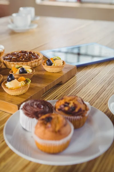 Tartes sur une table en bois — Photo