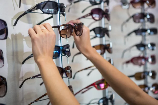 Tienda de gafas fotos de stock, imágenes de Tienda de gafas sin royalties |  Depositphotos