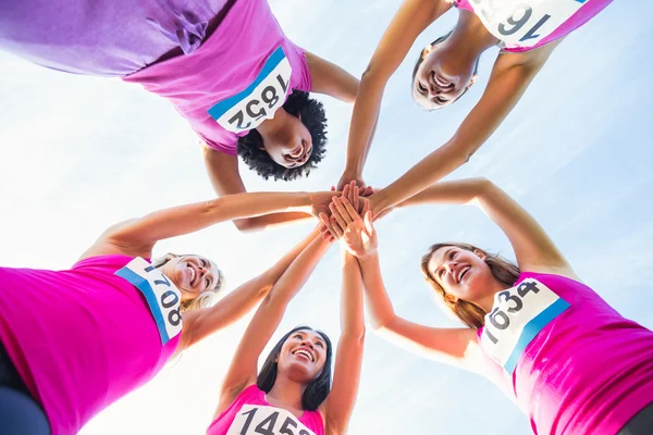 Runners supporting breast cancer marathon — Stock Photo, Image