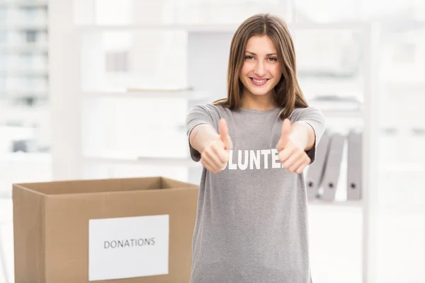 Volunteer doing thumbs up — Stock Photo, Image