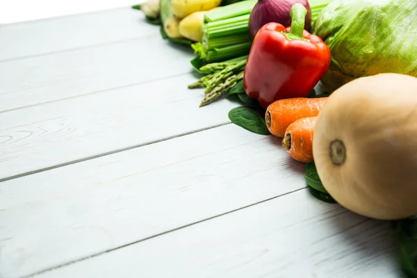 Línea de verduras en la mesa — Foto de Stock