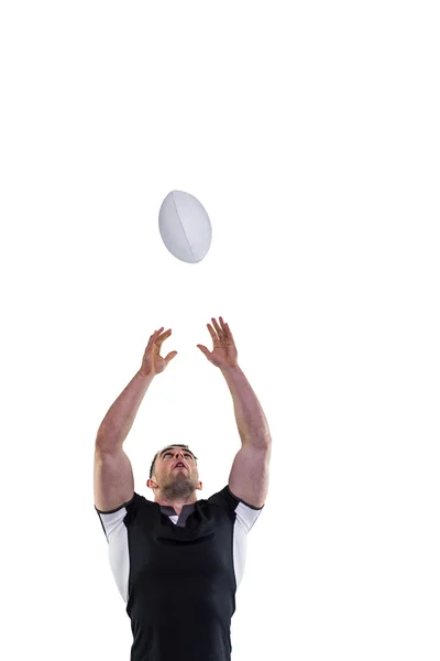 Jogador de rugby pegar a bola — Fotografia de Stock