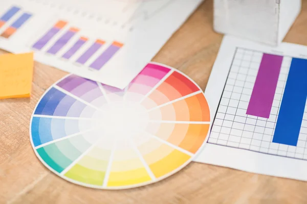 Kleur horloge op het Bureau — Stockfoto