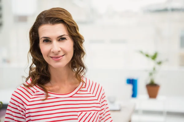 Businesswoman smiling to camera — Stock Photo, Image