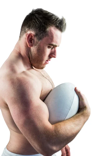 Shirtless rugby speler bedrijf bal — Stockfoto