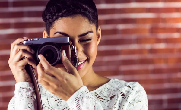 Jonge hipster nemen van een foto — Stockfoto