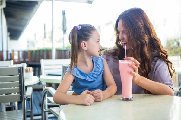 Mother and daughter sitting — Stock Photo, Image