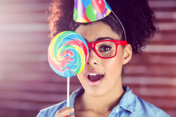 Vrouw met een lolly — Stockfoto