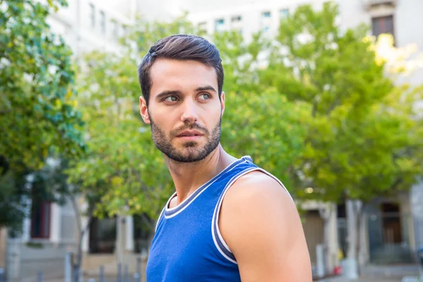 Handsome athlete looking away — Stock Photo, Image