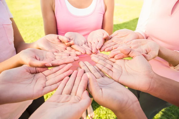 Woman  showing hands in parkland — Stock Photo, Image