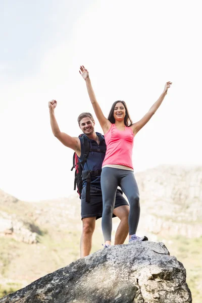 Joggers permanent op rock juichen — Stockfoto