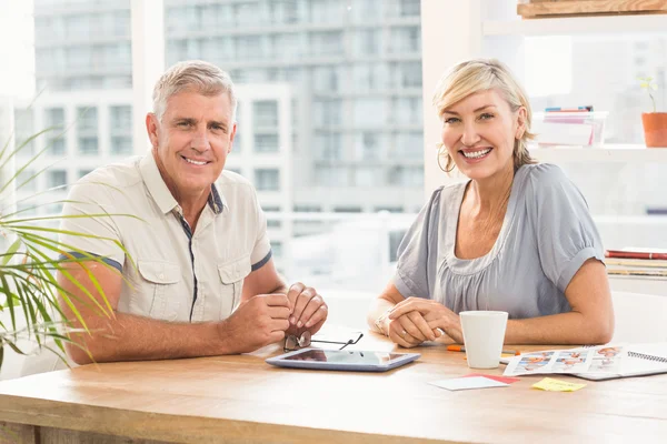 Business team looking at the camera — Stock Photo, Image