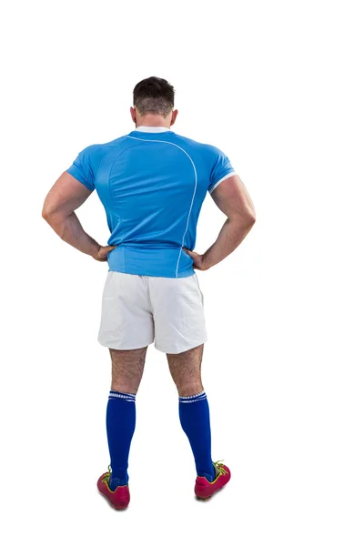 Joueur de rugby avec les mains sur les hanches — Photo