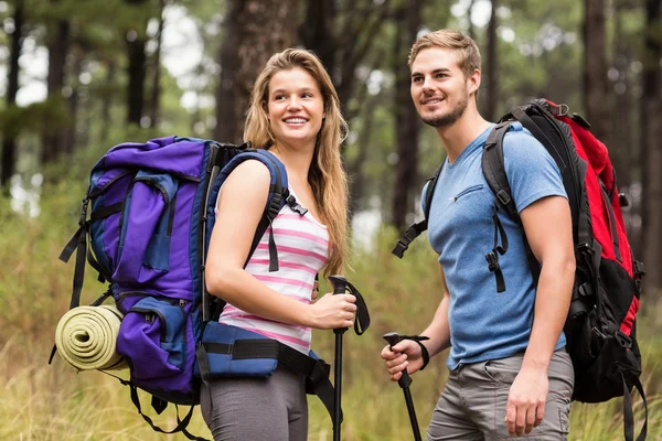 Hikers looking in the distance — Stock Photo, Image