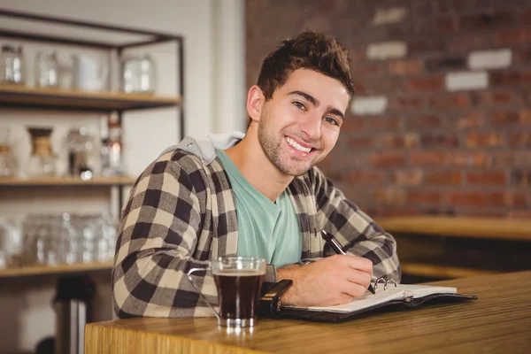 Sonriente hipster tomando café —  Fotos de Stock