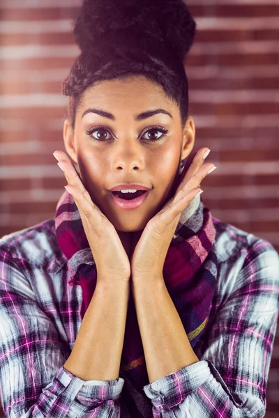 Sorpreso giovane hipster femminile — Foto Stock