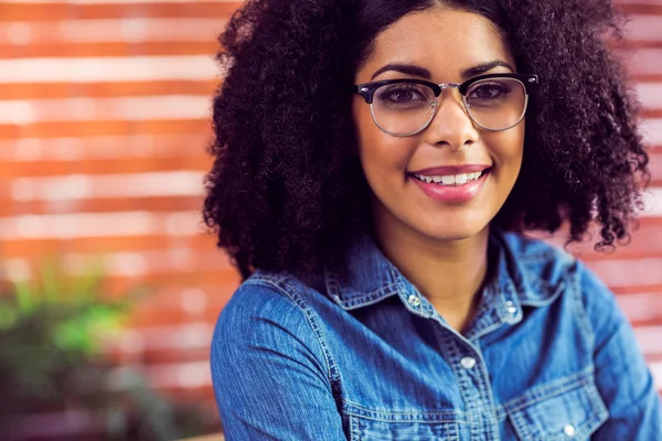 Femme d'affaires occasionnelle dans son bureau — Photo