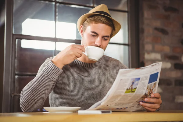 Hipster dricka kaffe — Stockfoto