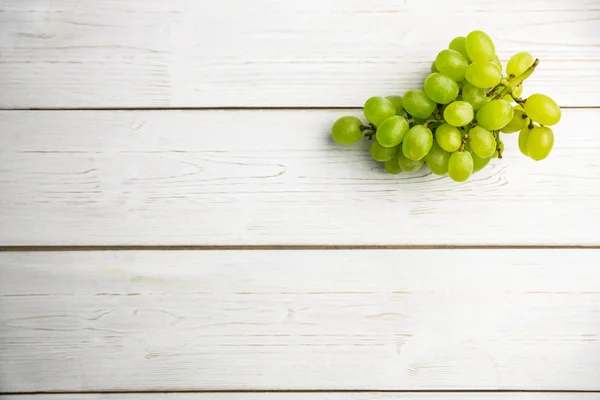 Bunch of grapes on table — Stock Photo, Image