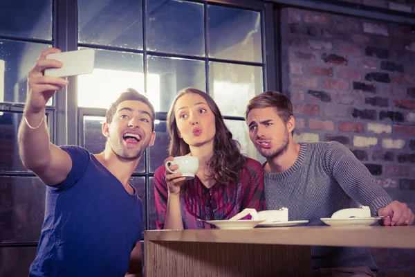 Grimacing friends taking selfies — Stock Photo, Image