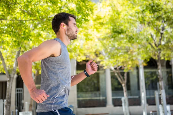 Atleta corriendo en la calle —  Fotos de Stock