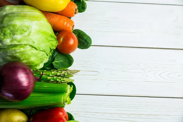 Línea de verduras en la mesa — Foto de Stock