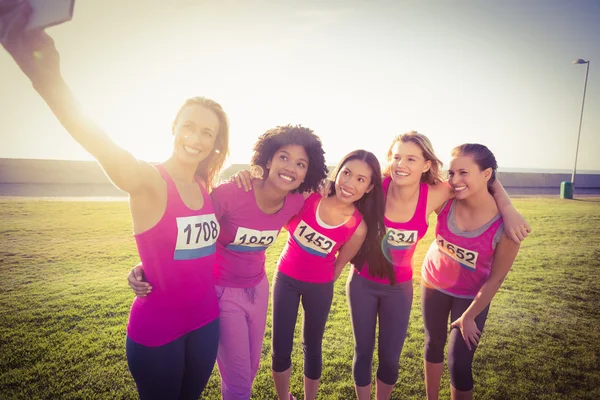 Corredores apoyando maratón — Foto de Stock