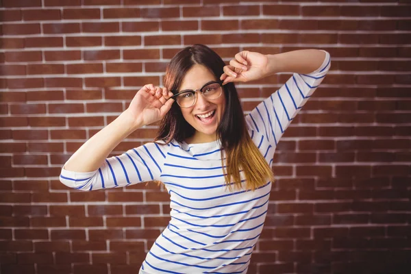 Hipster tittar på kameran — Stockfoto