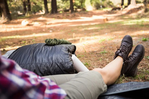 Female camper sitting in tent — Stock Photo, Image