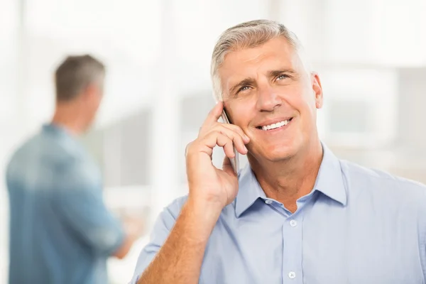 Uomo d'affari al telefono — Foto Stock