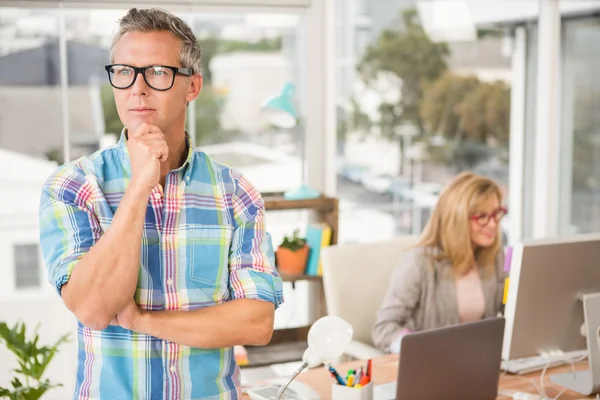 Ontwerper voor zijn werken collega — Stockfoto