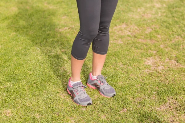 Jambes féminines bien formées — Photo