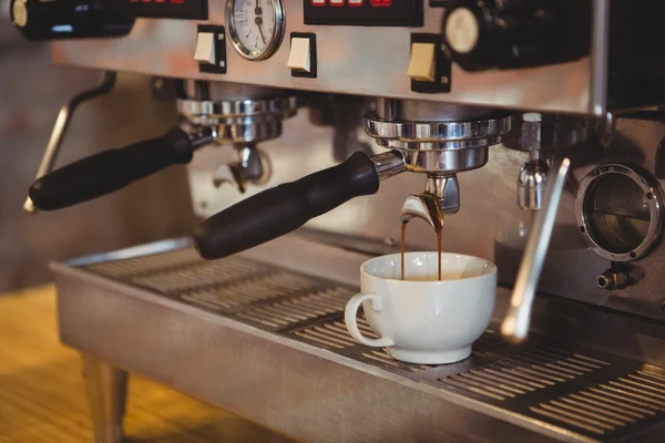 Το μηχάνημα κάνει ένα φλιτζάνι καφέ — Φωτογραφία Αρχείου