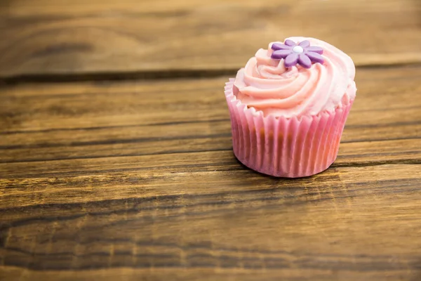 A táblázat finom cupcake — Stock Fotó