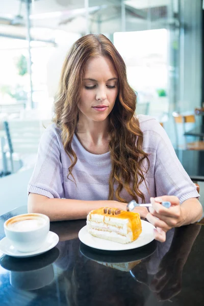 Brunette enjoying a cake — Stock Photo, Image