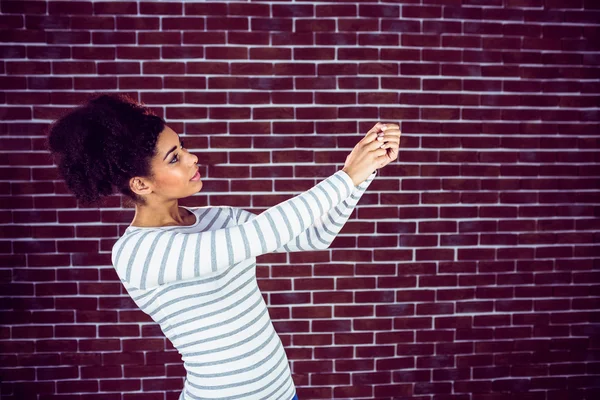 Mulher jovem gesticulando — Fotografia de Stock