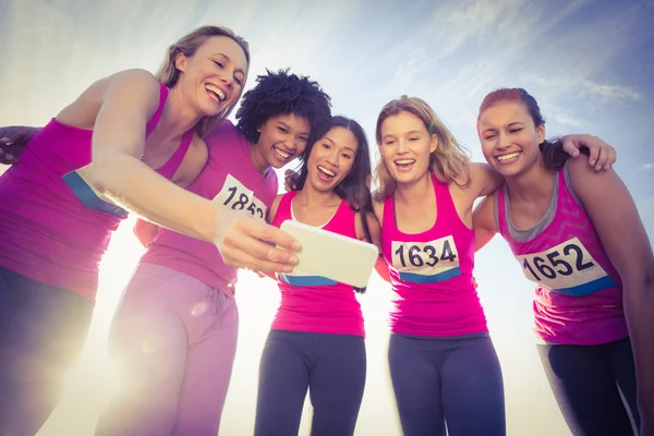 Runners supporting breast cancer marathon — Stock Photo, Image