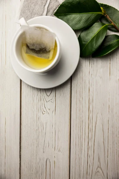 Taza de té de hierbas en la mesa — Foto de Stock