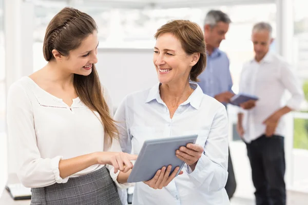 Businesswomen using tablet — Stock Photo, Image