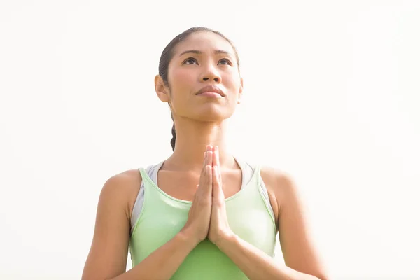 Sportieve vrouw doen yoga — Stockfoto