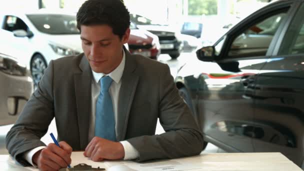 Businessman siging some documents — Stock Video