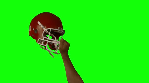 Американский футболист держит шлем — стоковое видео
