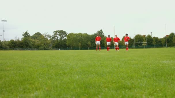 Team mates running together — Stock Video