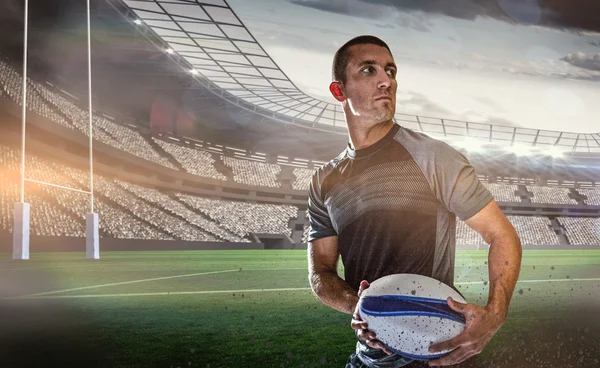 Jogador de rugby segurando bola — Fotografia de Stock